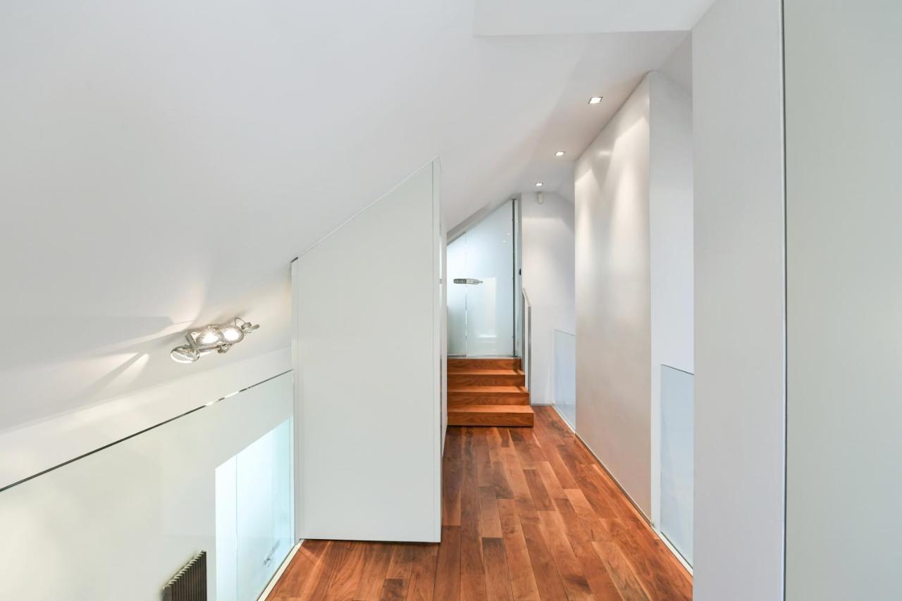 Luxury Central Penthouse With Sauna, Terrace, 250M2, 5Bdrm, 3Bthrm Prag Exteriör bild