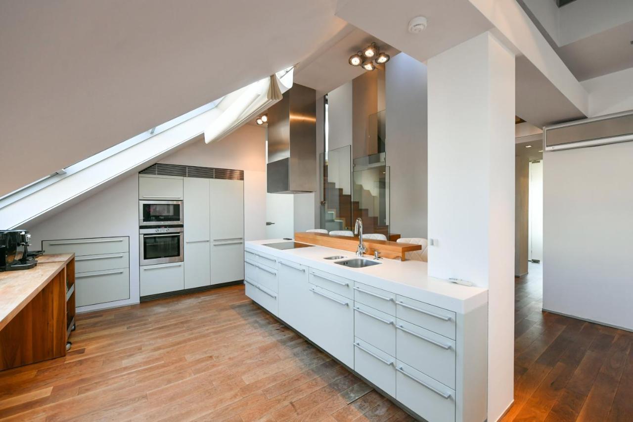 Luxury Central Penthouse With Sauna, Terrace, 250M2, 5Bdrm, 3Bthrm Prag Exteriör bild