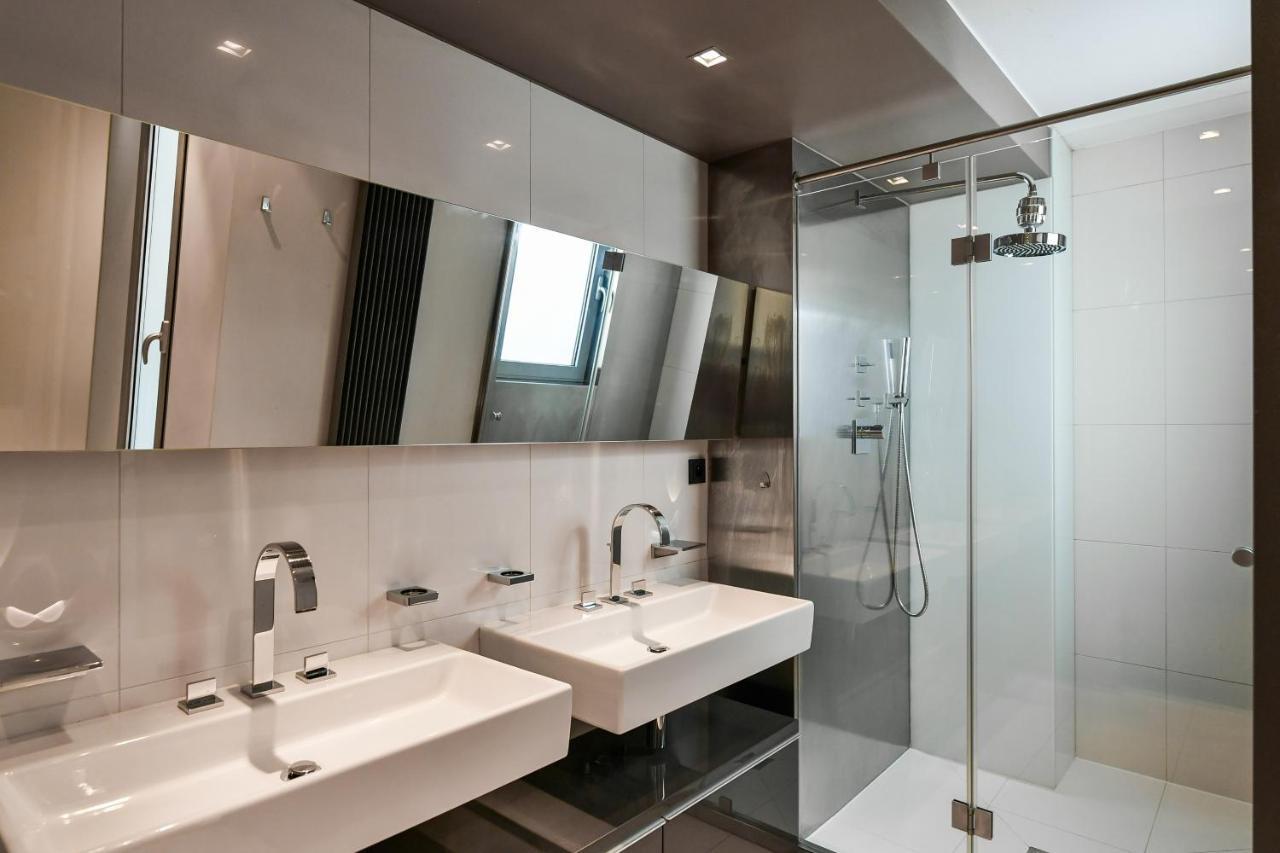 Luxury Central Penthouse With Sauna, Terrace, 250M2, 5Bdrm, 3Bthrm Prag Exteriör bild