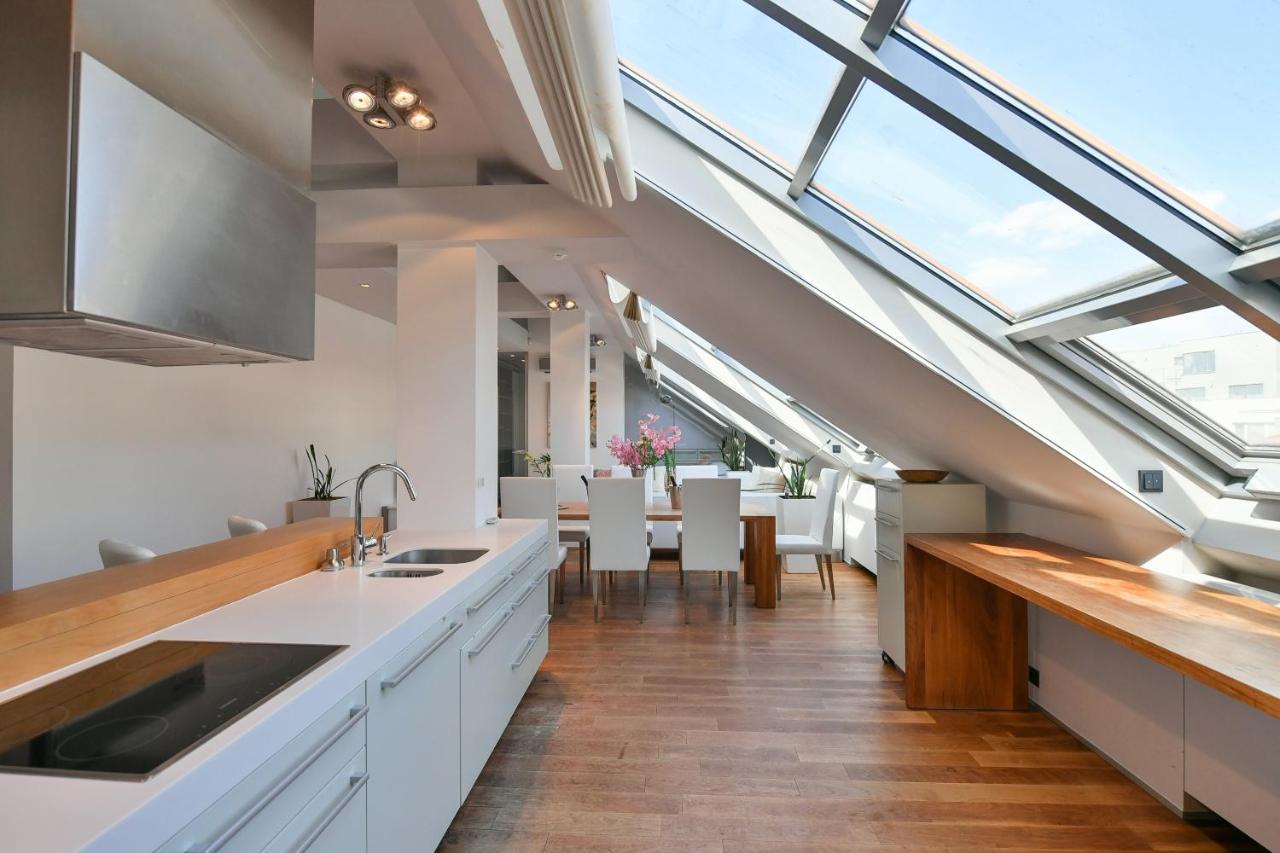Luxury Central Penthouse With Sauna, Terrace, 250M2, 5Bdrm, 3Bthrm Prag Exteriör bild