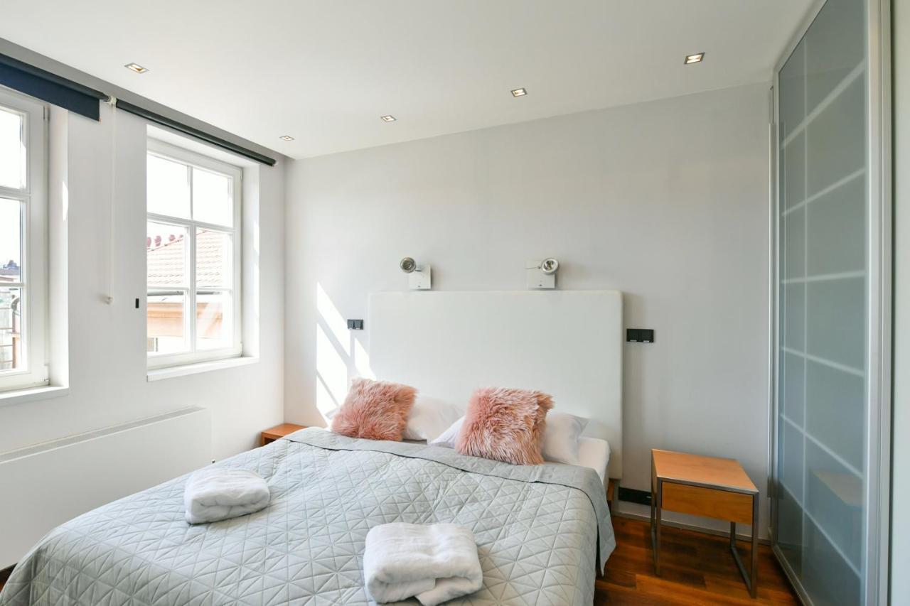 Luxury Central Penthouse With Sauna, Terrace, 250M2, 5Bdrm, 3Bthrm Prag Exteriör bild