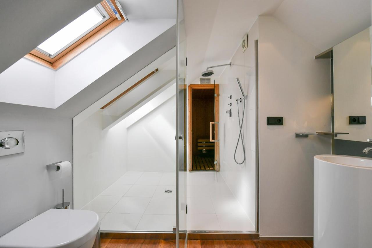 Luxury Central Penthouse With Sauna, Terrace, 250M2, 5Bdrm, 3Bthrm Prag Exteriör bild