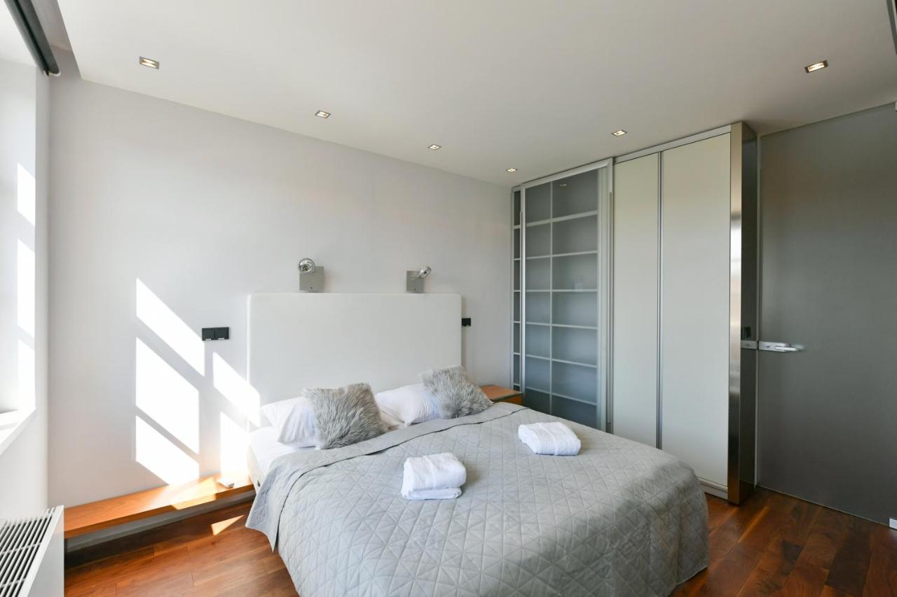 Luxury Central Penthouse With Sauna, Terrace, 250M2, 5Bdrm, 3Bthrm Prag Exteriör bild