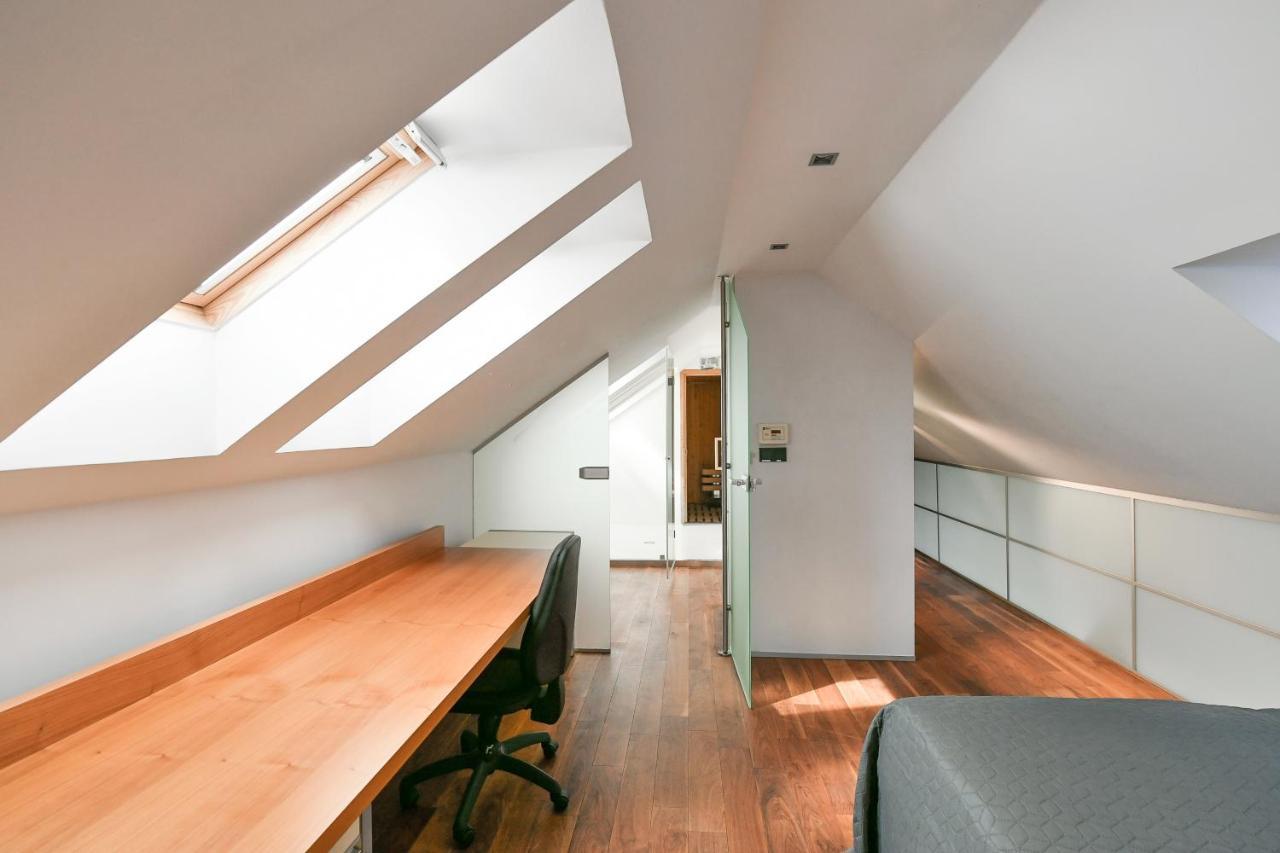 Luxury Central Penthouse With Sauna, Terrace, 250M2, 5Bdrm, 3Bthrm Prag Exteriör bild